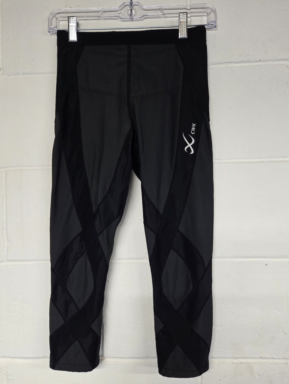 CW-X Black Women's Compression Capris with Subtle Pattern